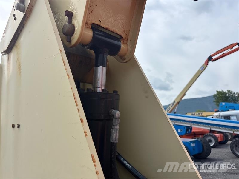 JLG 600AJ 4WD Dual Fuel Articulating Boom Lift رافعات سلة مفصلية