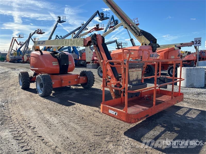 JLG 600AJ 4WD Dual Fuel Articulating Boom Lift Articulated boom lifts