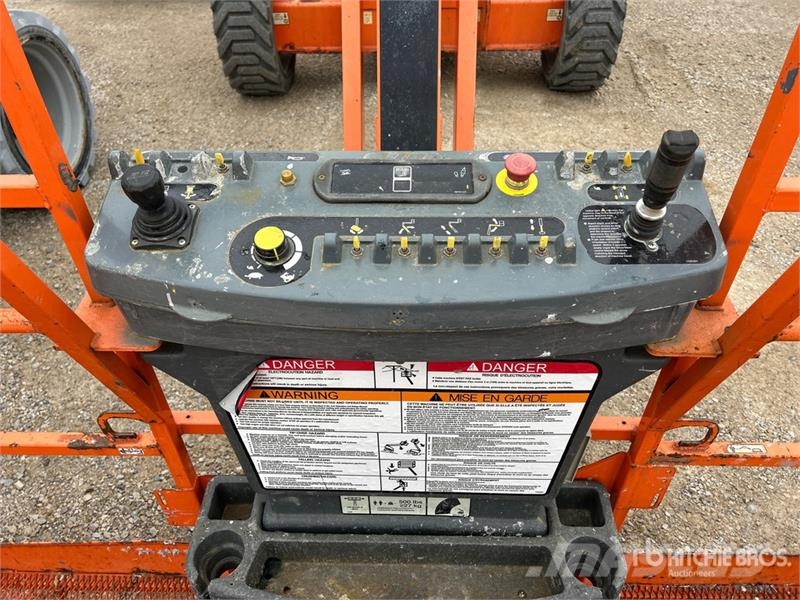 JLG 600AJ 4WD Dual Fuel Articulating Boom Lift Knikarmhoogwerkers