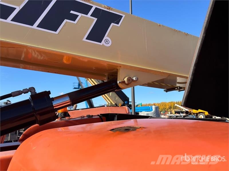 JLG 600AJ 4WD Dual Fuel Articulating Boom Lift Articulated boom lifts