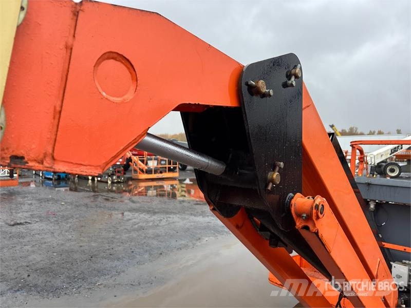 JLG 600AJ 4WD Dual Fuel Articulating Boom Lift Strēles pacēlāji