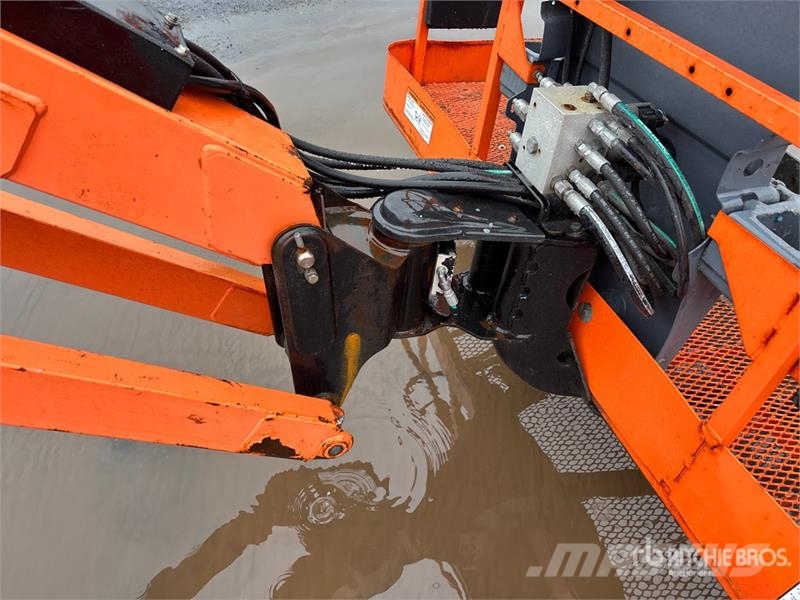 JLG 600AJ 4WD Dual Fuel Articulating Boom Lift Strēles pacēlāji