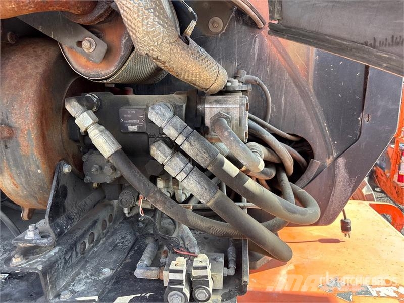 JLG 600AJ 4WD Dual Fuel Articulating Boom Lift رافعات سلة مفصلية