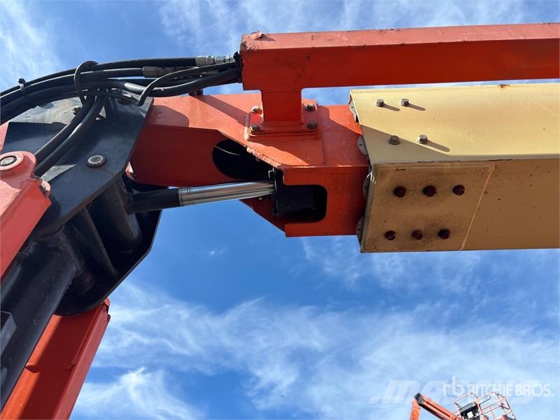 JLG 600AJ 4WD Dual Fuel Articulating Boom Lift رافعات سلة مفصلية