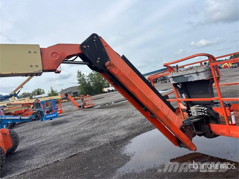 JLG 600AJ 4WD Dual Fuel Articulating Boom Lift رافعات سلة مفصلية