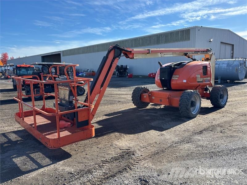 JLG 600AJ 4WD Dual Fuel Articulating Boom Lift Articulated boom lifts