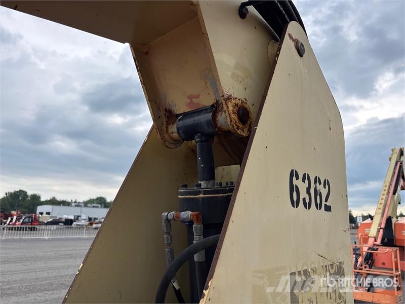 JLG 600AJ 4WD Dual Fuel Articulating Boom Lift رافعات سلة مفصلية