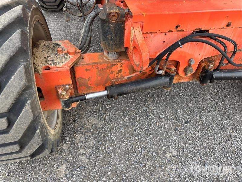 JLG 600AJ 4WD Dual Fuel Articulating Boom Lift رافعات سلة مفصلية