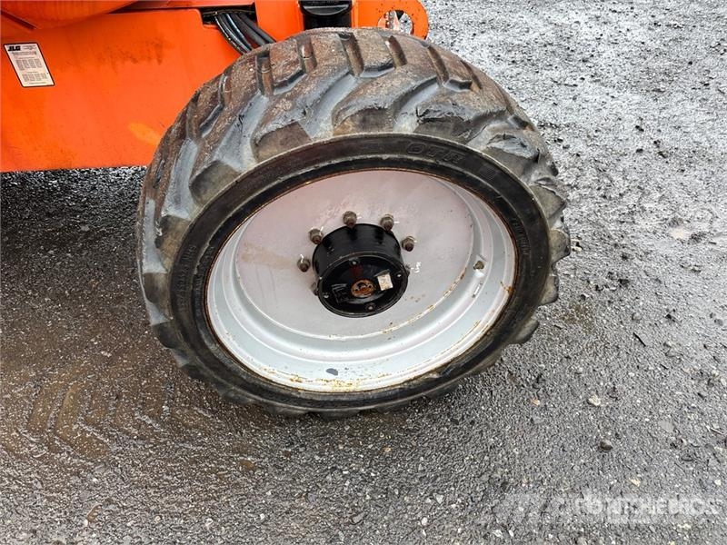 JLG 600AJ 4WD Dual Fuel Articulating Boom Lift Strēles pacēlāji
