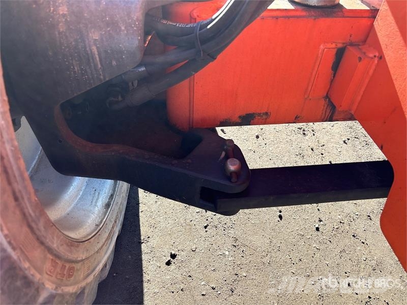 JLG 600AJ 4WD Dual Fuel Articulating Boom Lift Articulated boom lifts