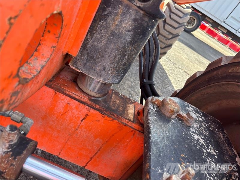 JLG 600AJ 4WD Dual Fuel Articulating Boom Lift رافعات سلة مفصلية