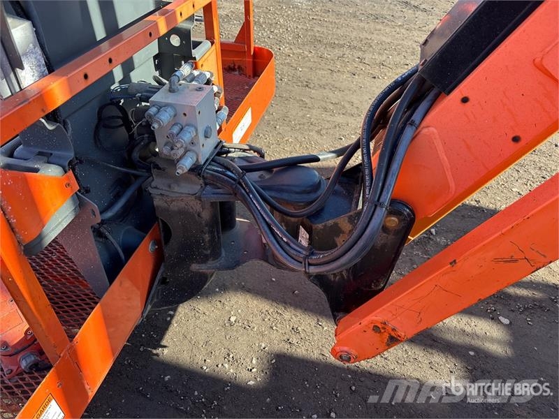 JLG 600AJ 4WD Dual Fuel Articulating Boom Lift Articulated boom lifts