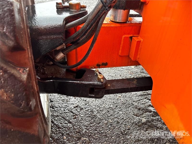 JLG 600AJ 4WD Dual Fuel Articulating Boom Lift Strēles pacēlāji