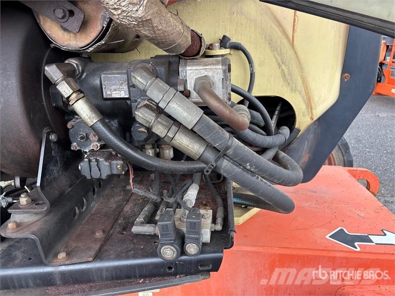 JLG 600AJ 4WD Dual Fuel Articulating Boom Lift رافعات سلة مفصلية