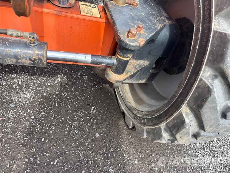 JLG 600AJ 4WD Dual Fuel Articulating Boom Lift رافعات سلة مفصلية