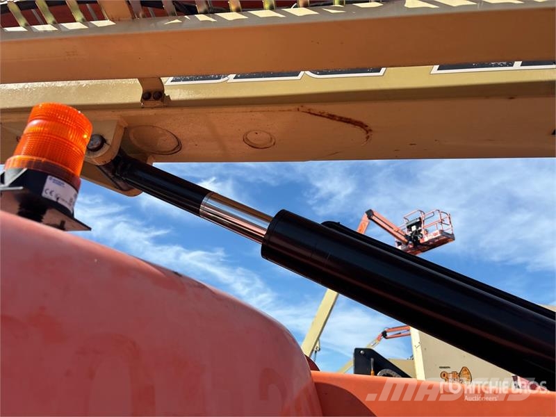JLG 600AJ 4WD Dual Fuel Articulating Boom Lift رافعات سلة مفصلية
