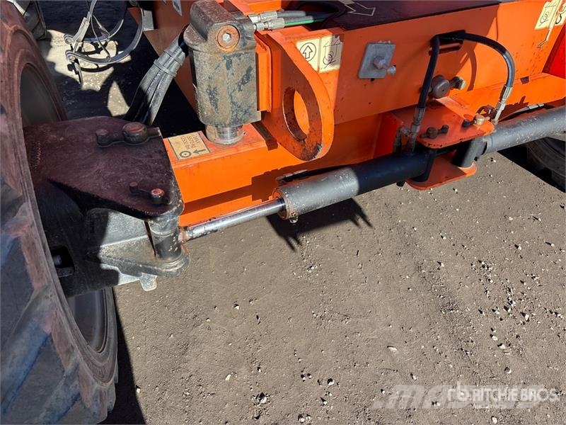 JLG 600AJ 4WD Dual Fuel Articulating Boom Lift Articulated boom lifts