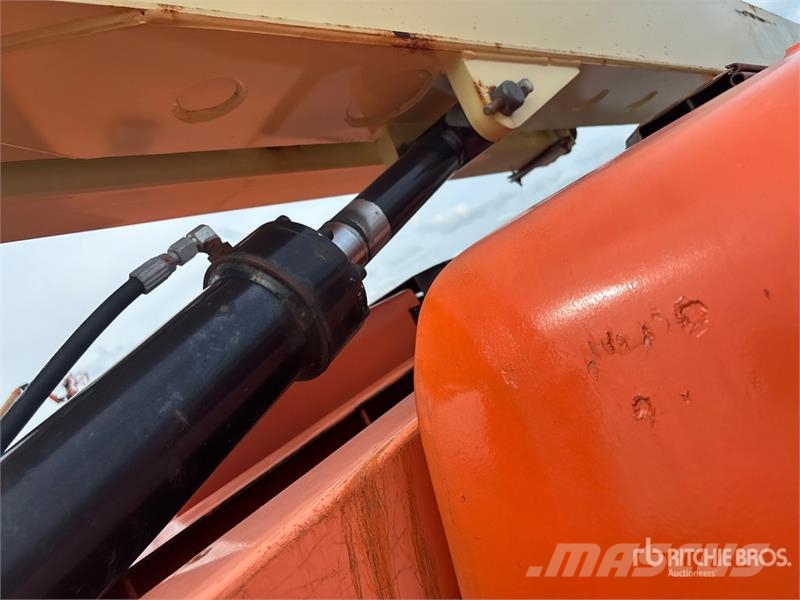 JLG 600AJ 4WD Dual Fuel Articulating Boom Lift رافعات سلة مفصلية