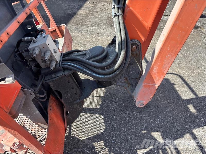 JLG 600AJ 4WD Dual Fuel Articulating Boom Lift رافعات سلة مفصلية