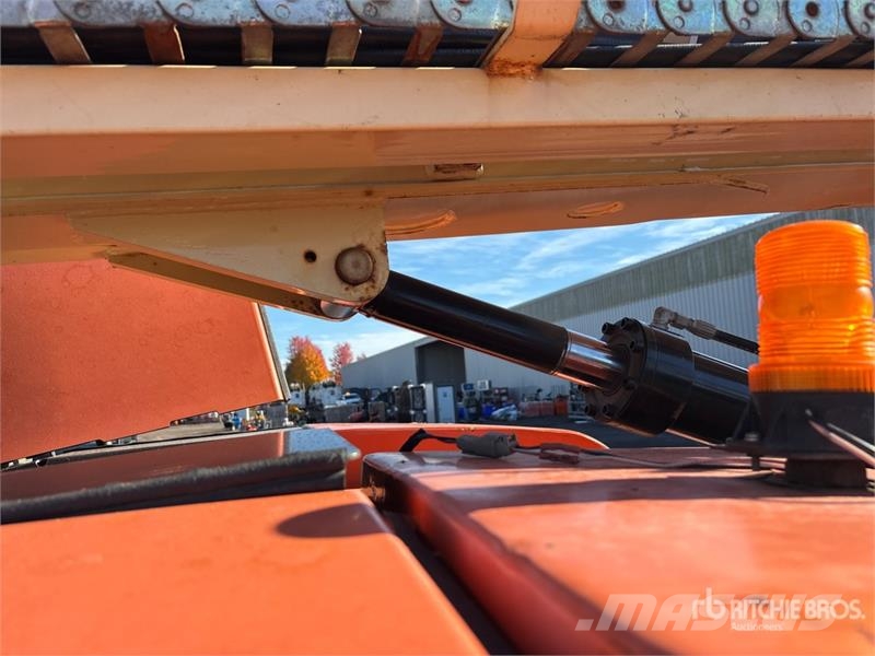 JLG 600AJ 4WD Dual Fuel Articulating Boom Lift Articulated boom lifts
