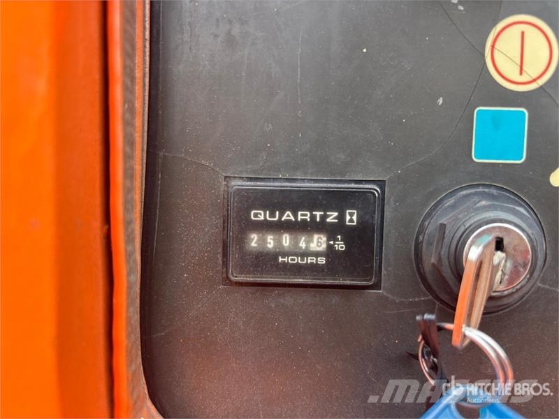 JLG 600AJ 4WD Dual Fuel Articulating Boom Lift رافعات سلة مفصلية