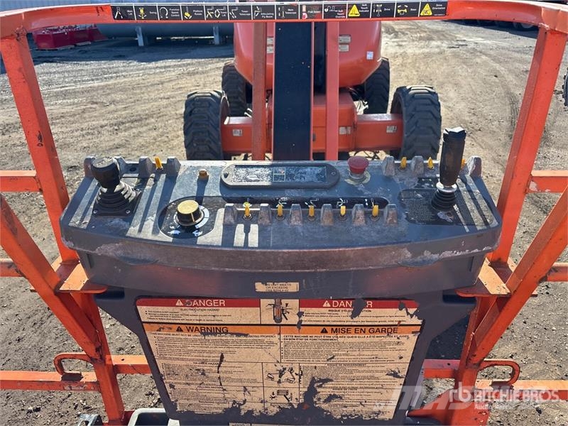 JLG 600AJ 4WD Dual Fuel Articulating Boom Lift Articulated boom lifts