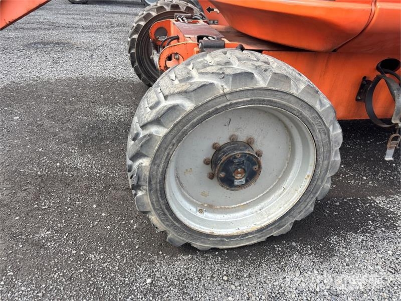 JLG 600AJ 4WD Dual Fuel Articulating Boom Lift رافعات سلة مفصلية