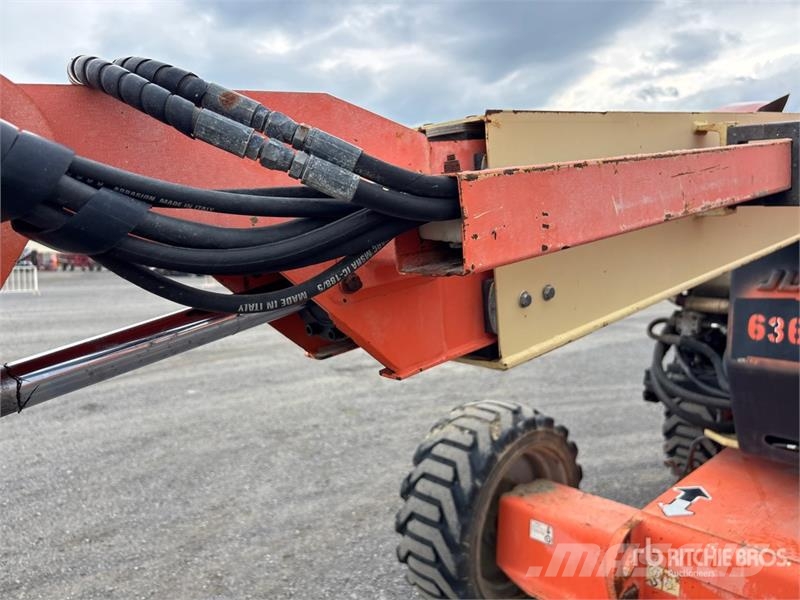 JLG 600AJ 4WD Dual Fuel Articulating Boom Lift رافعات سلة مفصلية
