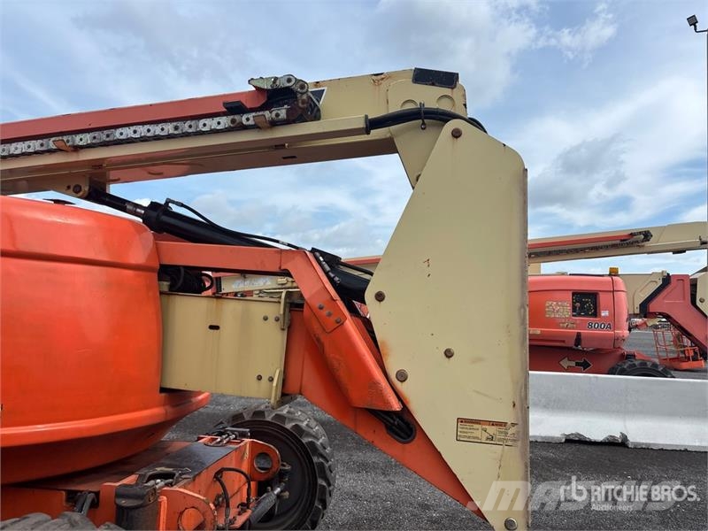 JLG 600AJ 4WD Dual Fuel Articulating Boom Lift رافعات سلة مفصلية