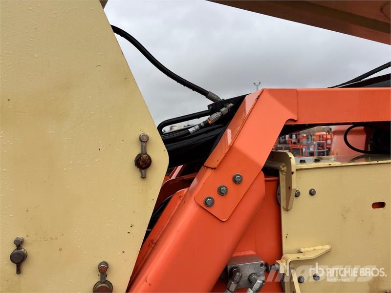 JLG 600AJ 4WD Dual Fuel Articulating Boom Lift Strēles pacēlāji