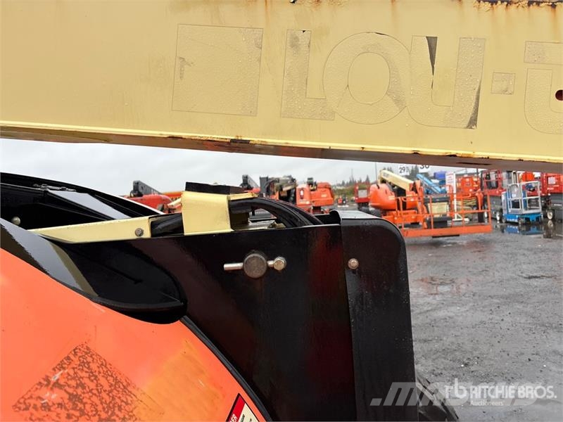 JLG 600AJ 4WD Dual Fuel Articulating Boom Lift Strēles pacēlāji