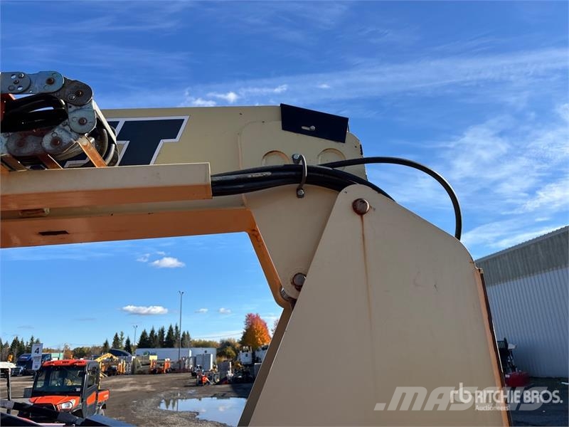 JLG 600AJ 4WD Dual Fuel Articulating Boom Lift Articulated boom lifts