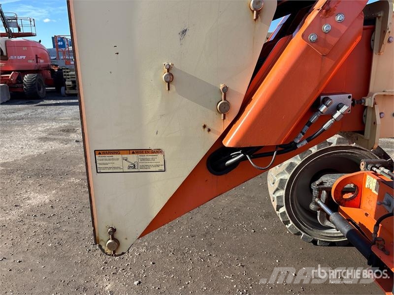 JLG 600AJ 4WD Dual Fuel Articulating Boom Lift Articulated boom lifts