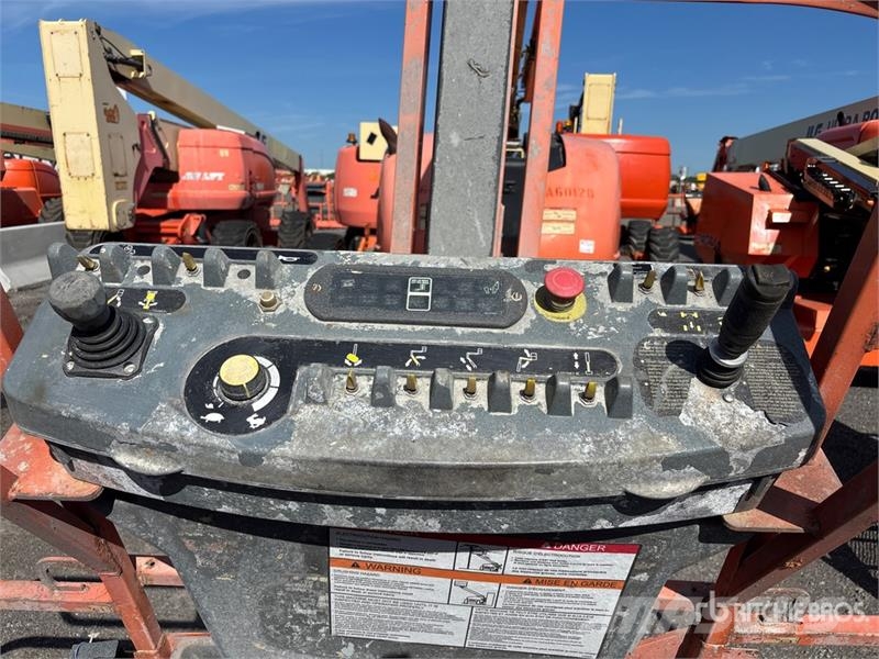 JLG 600AJ 4WD Dual Fuel Articulating Boom Lift رافعات سلة مفصلية