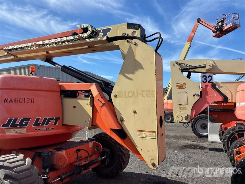 JLG 600AJ 4WD Dual Fuel Articulating Boom Lift رافعات سلة مفصلية
