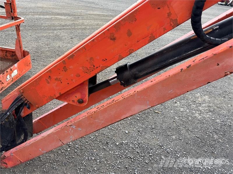 JLG 600AJ 4WD Dual Fuel Articulating Boom Lift رافعات سلة مفصلية