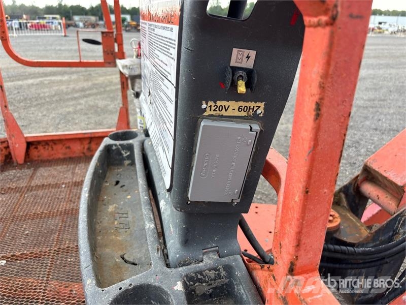 JLG 600AJ 4WD Dual Fuel Articulating Boom Lift رافعات سلة مفصلية
