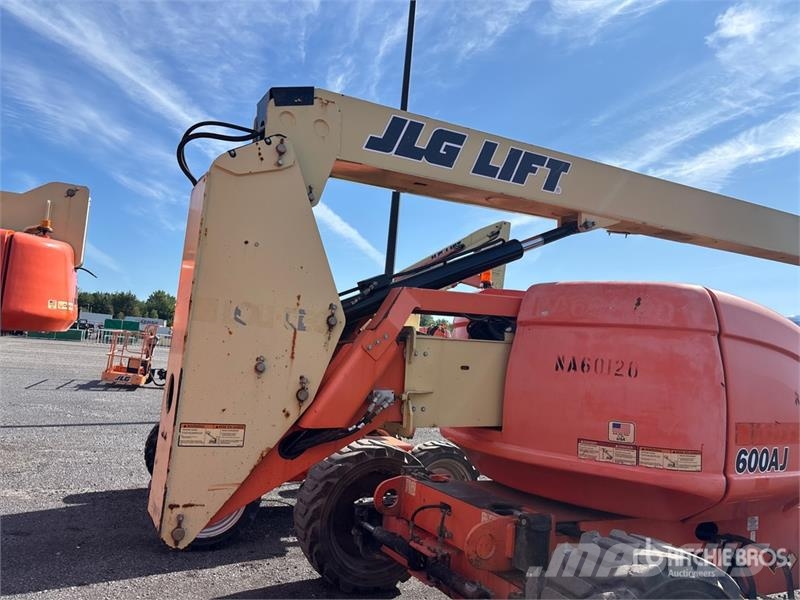 JLG 600AJ 4WD Dual Fuel Articulating Boom Lift رافعات سلة مفصلية