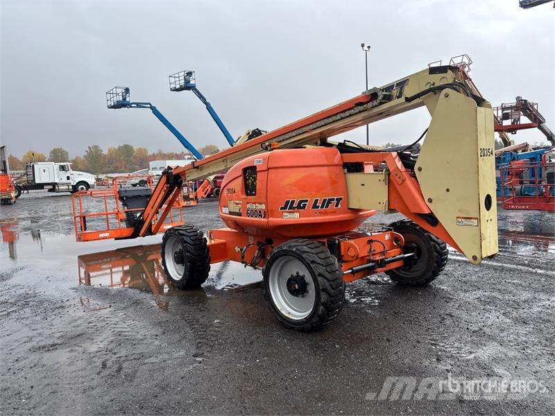 JLG 600AJ 4WD Dual Fuel Articulating Boom Lift Strēles pacēlāji