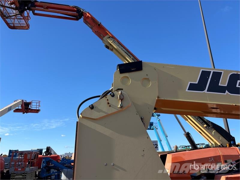 JLG 600AJ 4WD Dual Fuel Articulating Boom Lift Articulated boom lifts