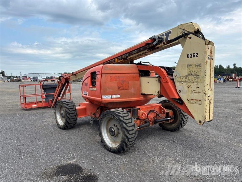 JLG 600AJ 4WD Dual Fuel Articulating Boom Lift رافعات سلة مفصلية