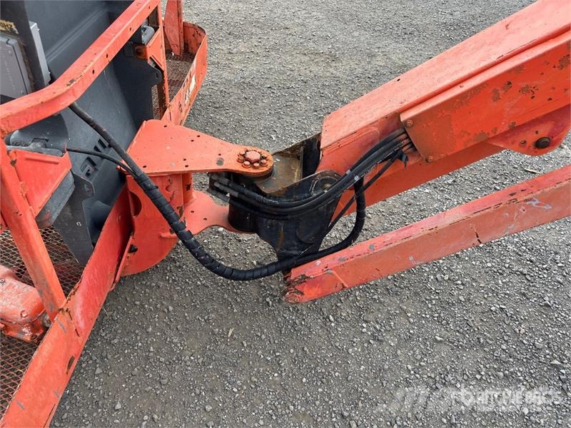 JLG 600AJ 4WD Dual Fuel Articulating Boom Lift رافعات سلة مفصلية