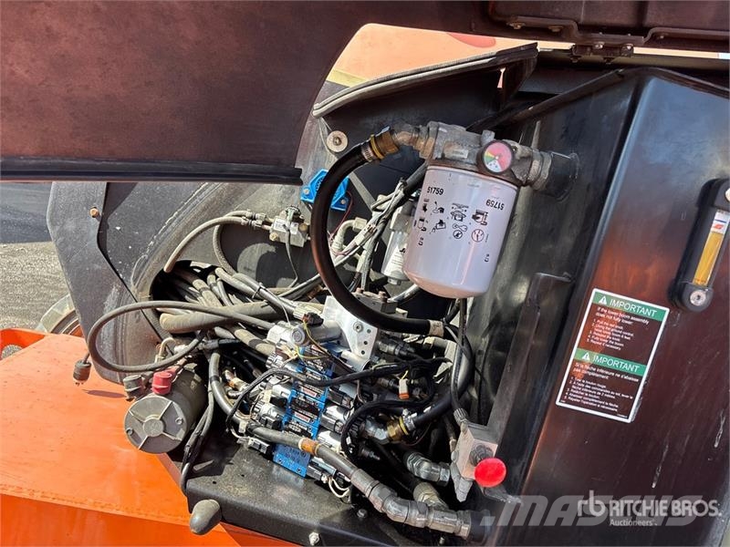 JLG 600AJ 4WD Dual Fuel Articulating Boom Lift رافعات سلة مفصلية