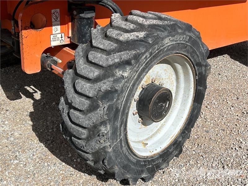 JLG 600S Teleskoop poomtõstukid