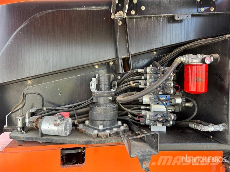 JLG 600S Teleskoop poomtõstukid