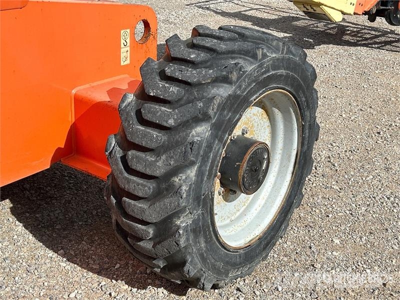 JLG 600S Teleskoop poomtõstukid