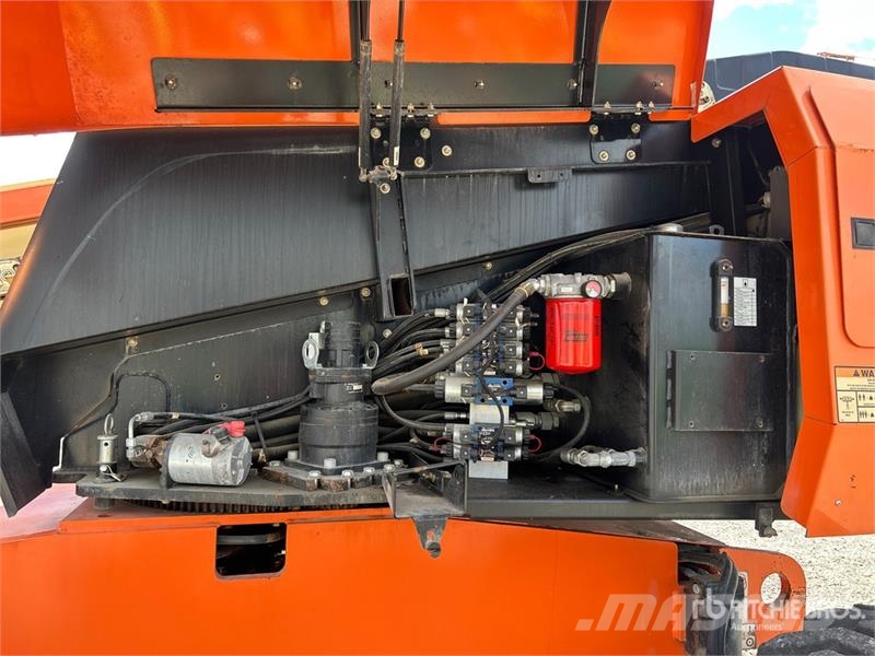 JLG 600S Teleskoop poomtõstukid