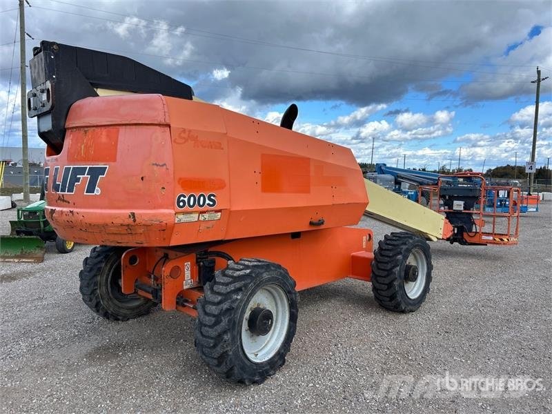 JLG 600S Teleskoop poomtõstukid
