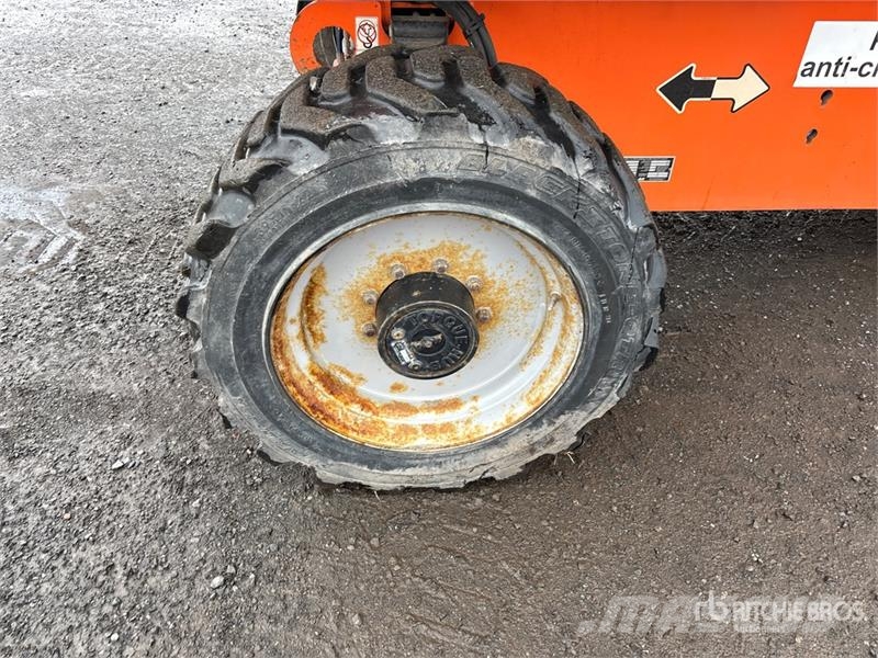JLG 660SJ 4WD Diesel Telescopic Boom Lift Telescopic boom lifts