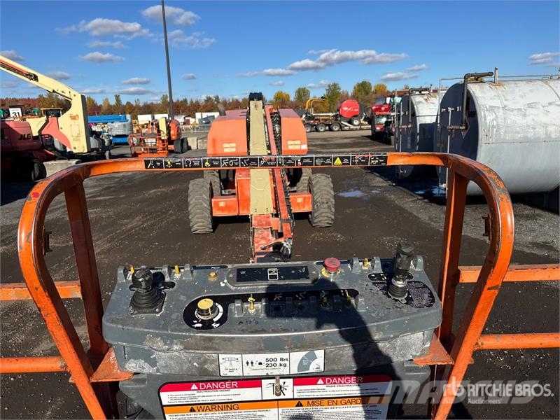 JLG 660SJ 4WD Diesel Telescopic Boom Lift Telescopic boom lifts